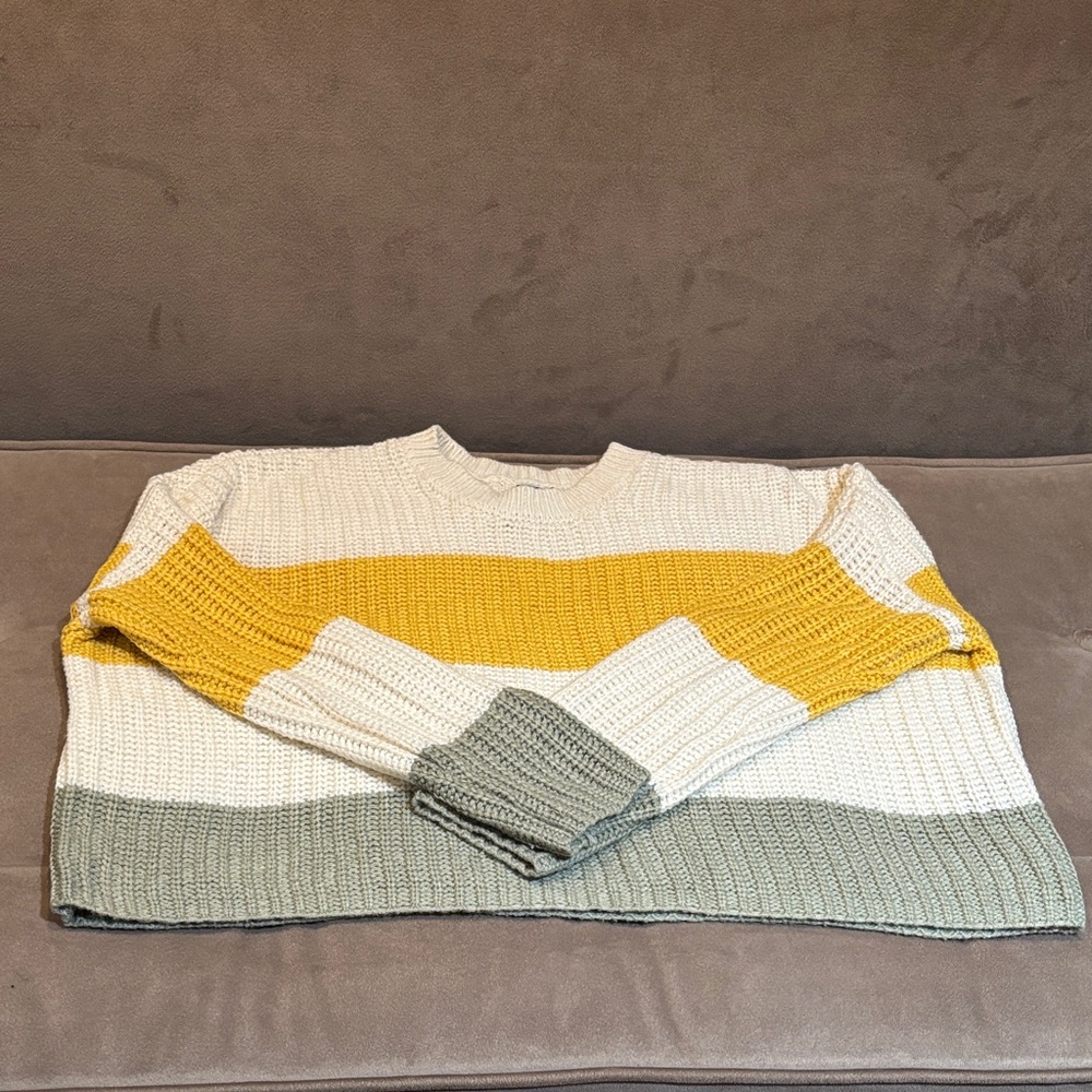 Moon & Madison Ivory Knit Pullover